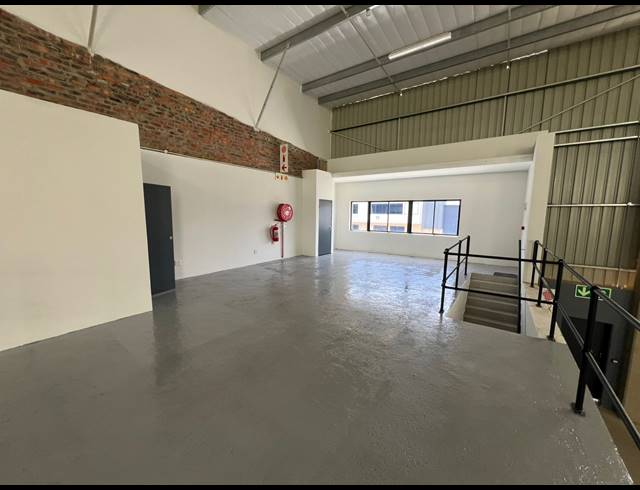 571M² WAREHOUSE TO LET IN SAMRAND BUSINESS PARK